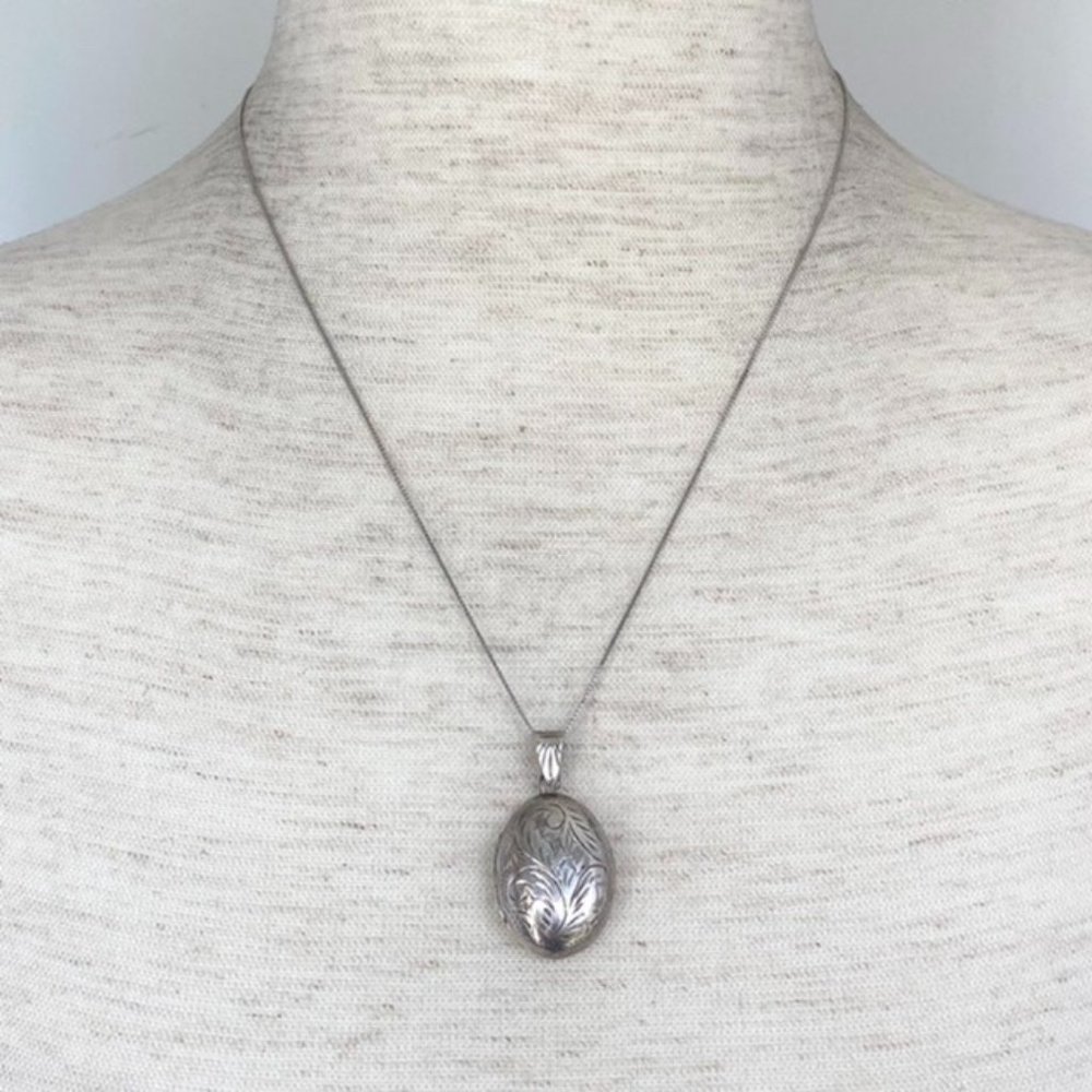 VTG Sterling Silver 925 Oval Etched Photo Locket Pendant Necklace 18" Box Chain - Picture 2 of 16